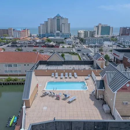 3-bedroom family-friendly condo with WiFi & swimming pool in adorable Ocean City