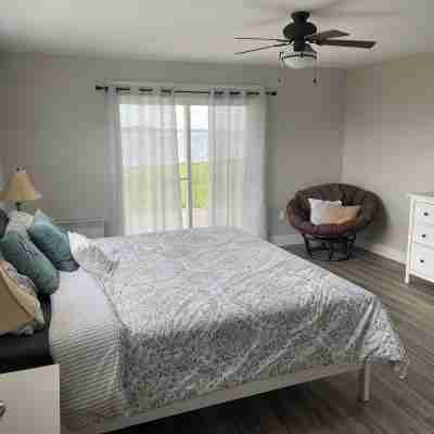 Relax overlooking the beautiful New London Bay in our 3 bed, 2 bath  cottage Rooms
