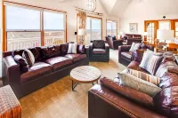 Oceanfront Pet-Friendly House with Private Pool in Salvo - Wifi