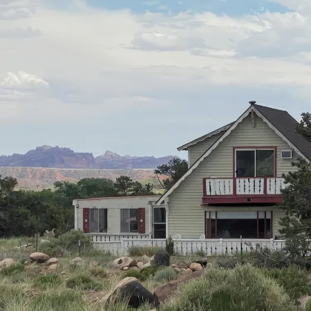 Sandcreek Cottage / Fabulous Views on Five Acres / Capitol Reef National Park
