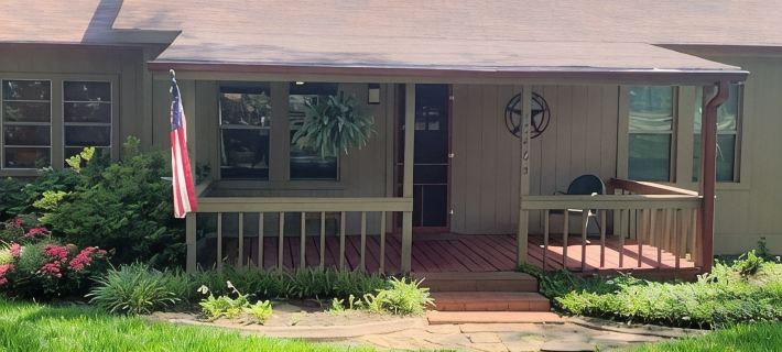 Mayberry Lakeshore Cottage at Lake Palestine Hotels in Smith County