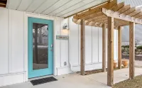 Sandcastle Muskegon Beach Cottage - Wifi