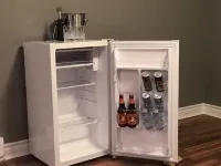 Ultra-clean basement apartment near Montreal airport!
