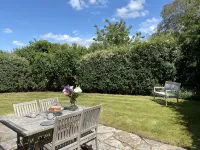 LOVELY 2 BEDROOM COTTAGE, GREAT LOCATION - 3-Star