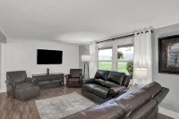 Private/spacious home w/backyard near Grand Park - Wi-Fi