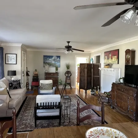 Cozy private efficiency located near downtown Raleigh, PNC Arena, NCSU, RTP, RDU