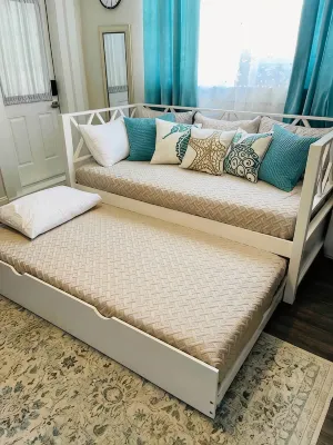 Coastal Chic Suite w/ Kitchenette & Private Entrance - Condos