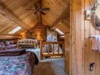 Kresge Luxurious Grand Cabin at Stratton and Bromley Mountains. Hotels in Winhall