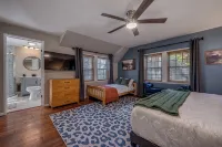 Lake Home/Hot Tub/Game Room/Large Outside Fire Pit/Entertainers Kitchen - 4 stjerner