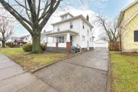 Cozy, Convenient Getaway 3Bd2Ba dog-friendly home in wonderful Akron, OH