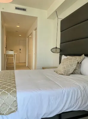 A1606B Cozy Lil' place in Downtown Doral - Condos