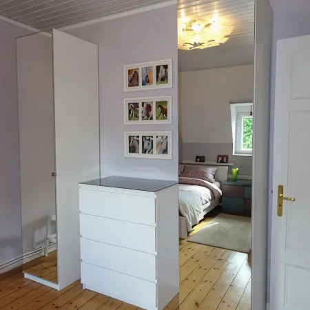 Excusive old building DG 80m² center within walking distance, 2 bedrooms, fireplace, XXL sofa