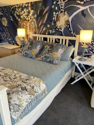 Stay at our studio apartment “The Nook” perfect for the Q Train  or a Wedding - 4-Star