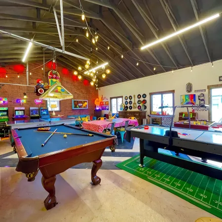 Massive Game Room, Hot Tub, Firepit, Grill, Games