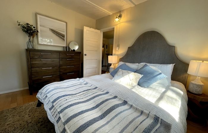 Charming 2 Bedroom Q Cove Cabin - Spectacular Ocean views & Pet Friendly!