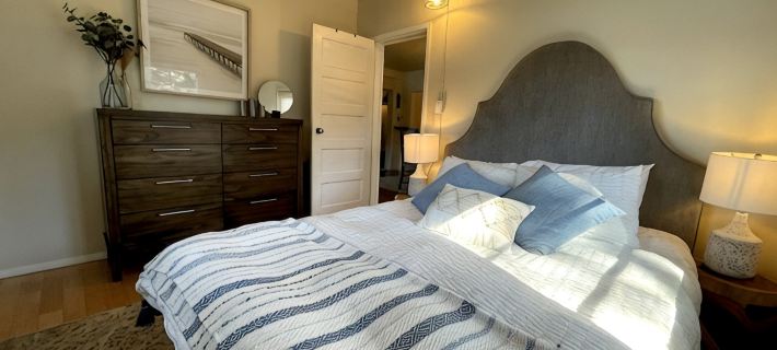 Charming 2 Bedroom Q Cove Cabin - Spectacular Ocean views & Pet Friendly! Hotels in Strathcona
