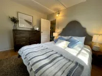 Charming 2 Bedroom Q Cove Cabin - Spectacular Ocean views & Pet Friendly!