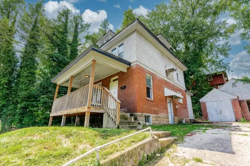 Awesome House, 5 minutes to DT, 2 miles to Stadium and Ruby Memorial!