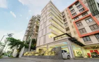 ALTUZ Apartment By Apartku - Apartments