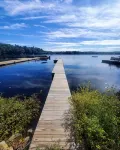 Cozy all season cabin w/ private boathouse & dock! - 부티크