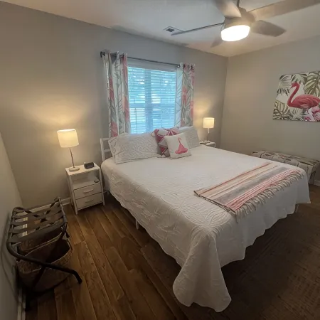 Sunnyside Villa-Free Beach Pass! 2 King Bedrooms, Garage, Near Marshwalk!