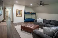 Beautifully remodeled Boerne Charm home located minutes from downtown - Wifi