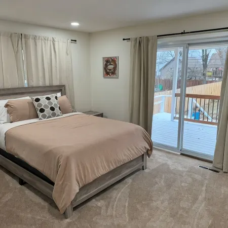 Family fun-house w/POOL & Game Room, 5 min from Airport and Rosement attractions