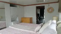 Fun houseboat. Walk to Boston attractions WIFI