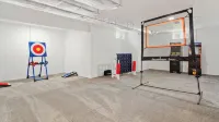 Ideally located, game room, finished basement, fenced yard, lawn games, coffee - 4つ星