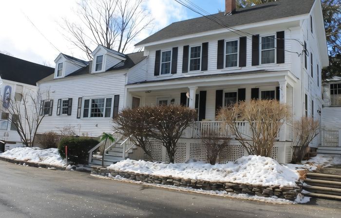 9 Lake Street