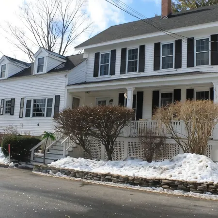 9 Lake Street