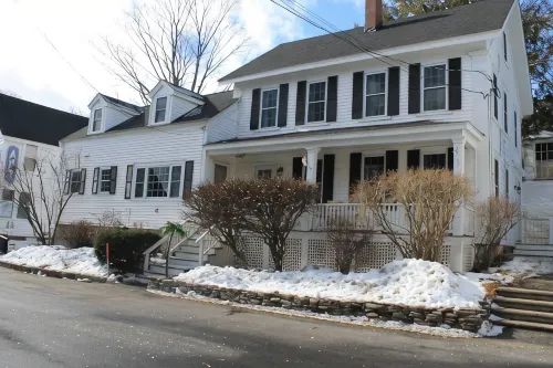 9 Lake Street - 4-Star