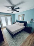 Prather Place, Spacious, Deck And View, Entertaining Basement, Minutes to Marina - 4-Star