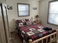 Hot Tub • Game Room • Firepit • Private 2 Acres • Poconos • Pet Friendly - Chalets