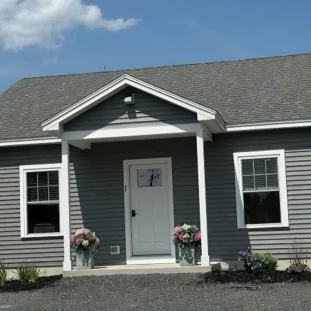 Discover Oakland charm near Colby College 10 min