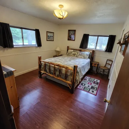 Beautiful Cabin near the AuSable River/Kayaks Included