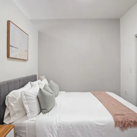 Luxury Apartment in Downtown with/Pool/Gym/Rooftop