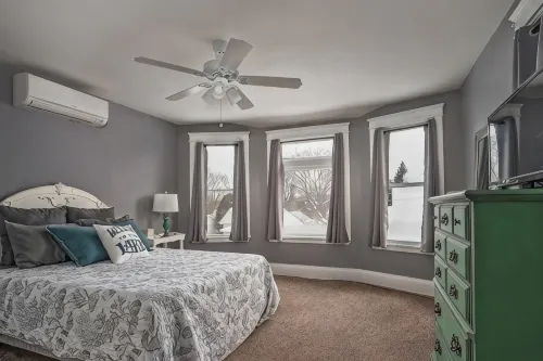 Williams Bay Lake House-1 Block to Geneva Lake - 2-Star