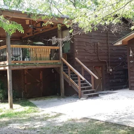 Wild Bills Riverfront Escape - Garden hot tub
