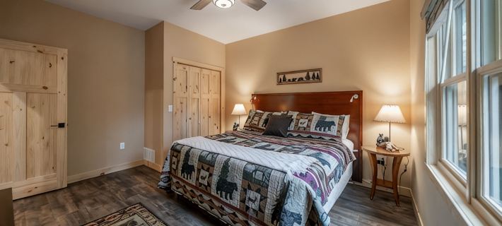 New! 4Br Lake Namakagon Cabin - Sleeps 16 - Lakefront w/ Boat Access Hotels in Bayfield County