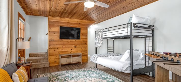 Bass Lake Cabin—Game Room—BBQ—:4— Slip Hotels in Madera County