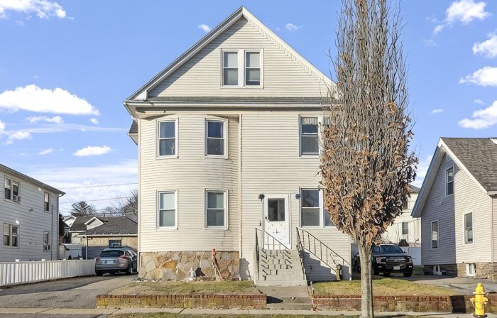 Luxurious 2 BD next to UMass sleep up to 8 with Gym