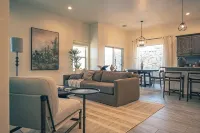 Desert Whisper 3-Bedroom Home with Xfinity Cable and WiFi, AC, EV Charger - 4-Star
