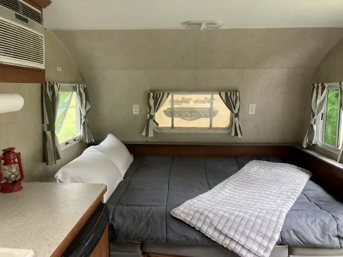直通特拉華河設施齊全露營房車 - 2星級