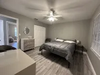 Under the Oaks Un-refined Florida Living - Homestays