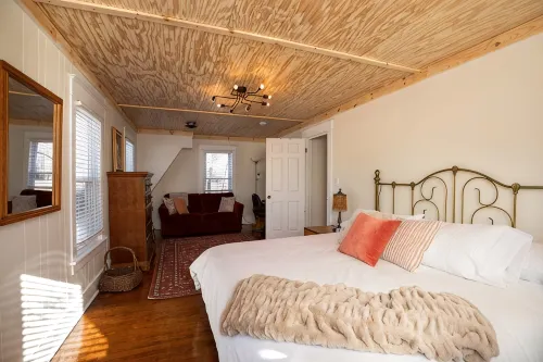 The Lodge House - Centrally Located Cheerful 5BR - Minutes to Gore! - 3-Star
