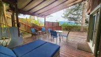 Cozy & Quiet 2 bdrm private Treehouse getaway with Amazing Views minutes from UO - 露台