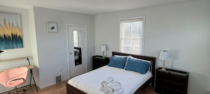 Relax with family or friends to this elegant apartment in the heart of Waltham Hotels in Waltham