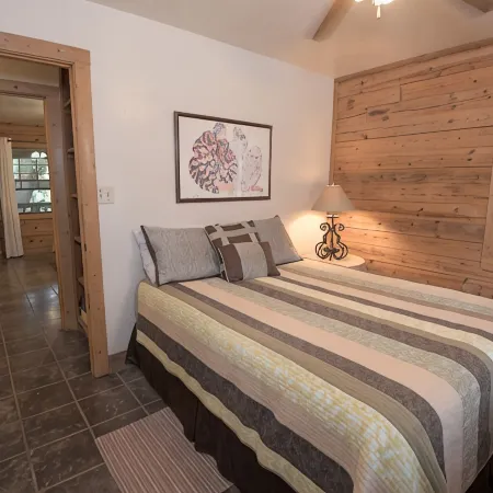 Creekside Cabin near Lost Maples State Park