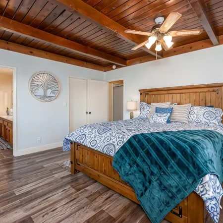 New!! Majestic Views, Pool, Sleeps 20+, 2 Mstr BR, close DT Yosemite, Bass Lake